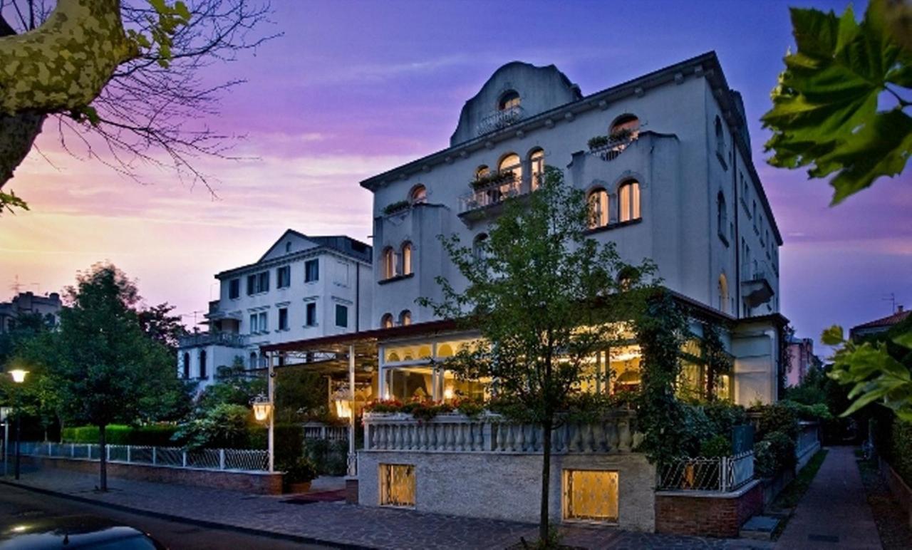 โรงแรมเบียซุตติ Lido di Venezia ภายนอก รูปภาพ
