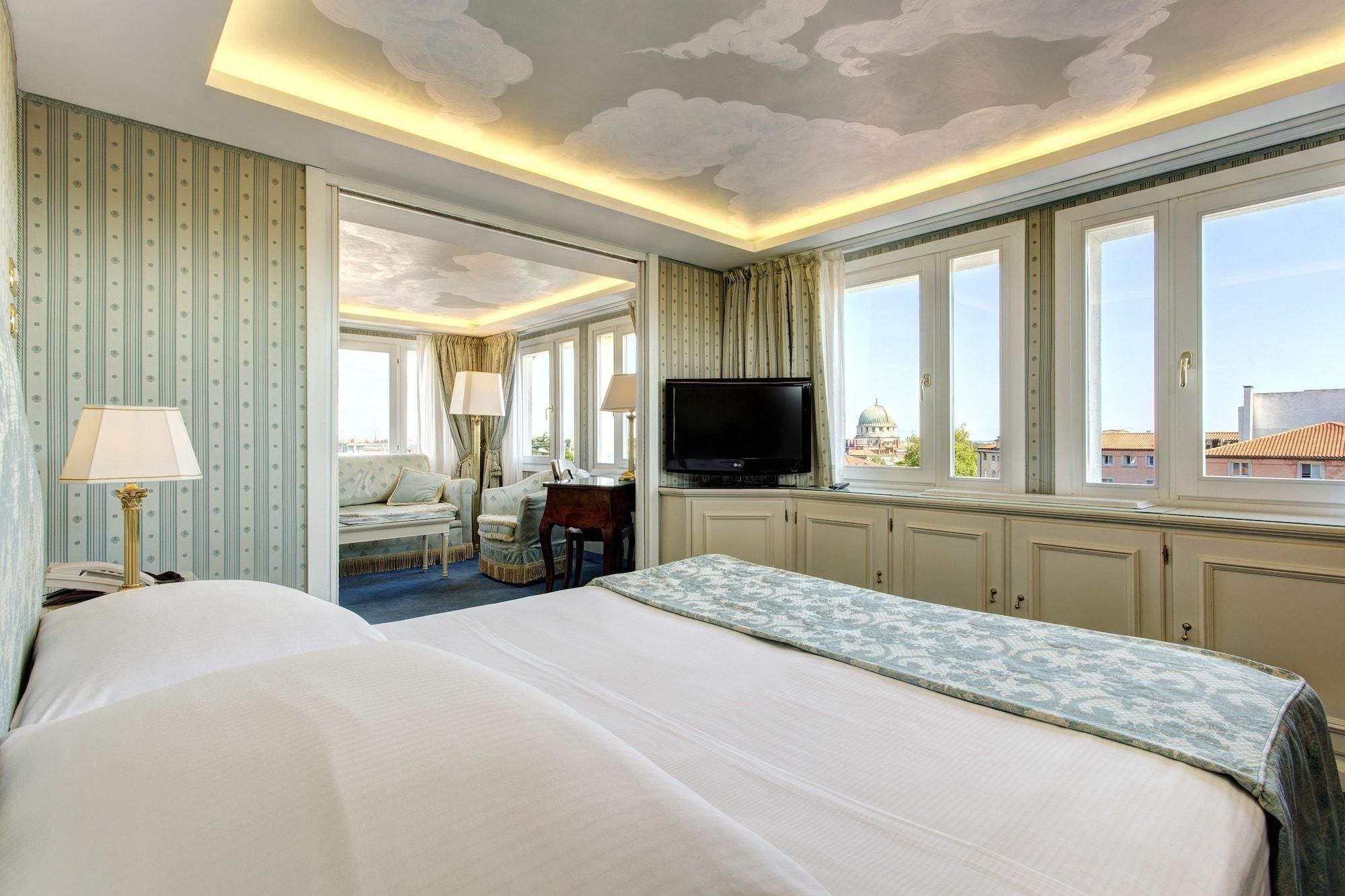 โรงแรมเบียซุตติ Lido di Venezia ภายนอก รูปภาพ