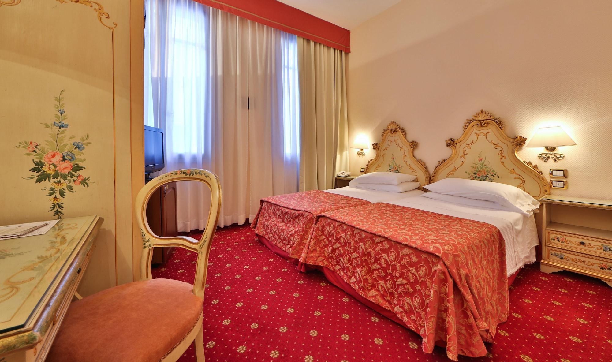 โรงแรมเบียซุตติ Lido di Venezia ภายนอก รูปภาพ