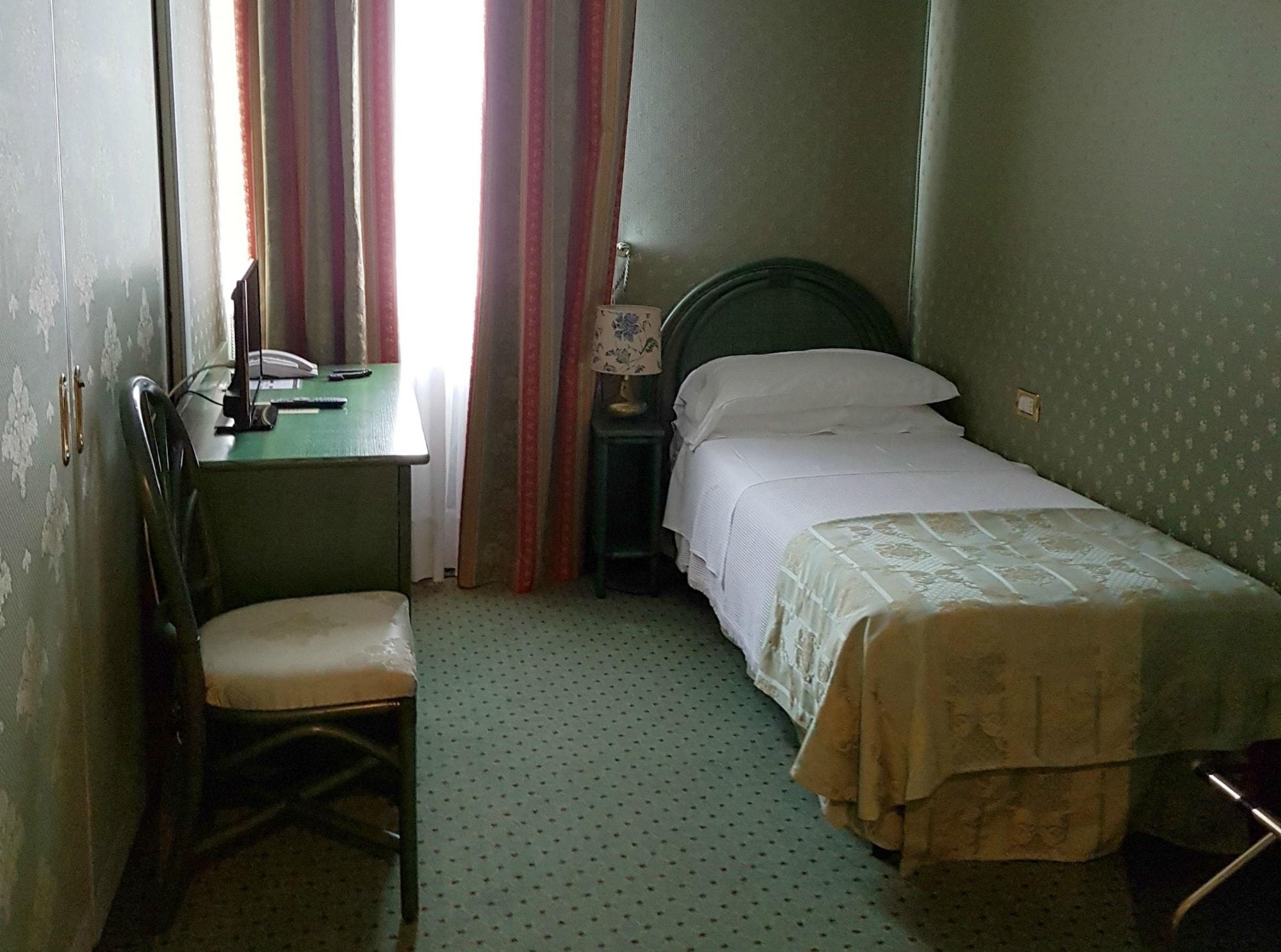 โรงแรมเบียซุตติ Lido di Venezia ภายนอก รูปภาพ
