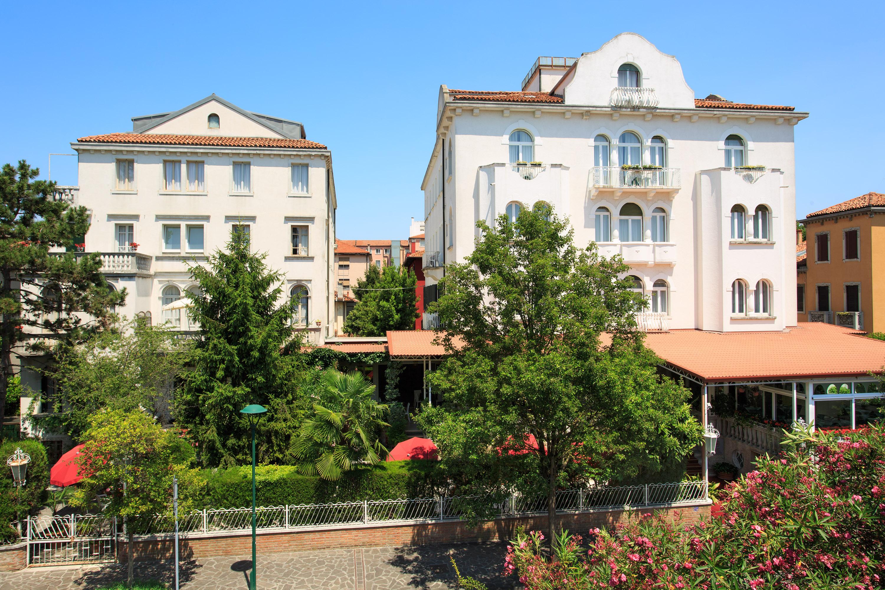 โรงแรมเบียซุตติ Lido di Venezia ภายนอก รูปภาพ