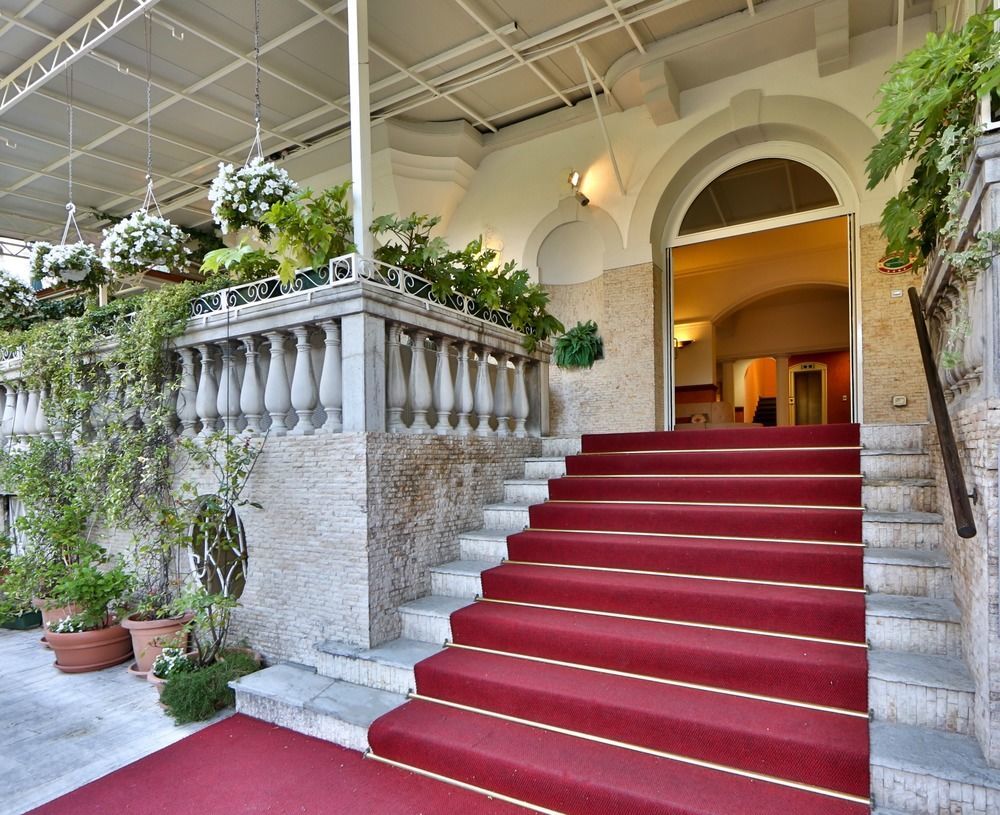 โรงแรมเบียซุตติ Lido di Venezia ภายนอก รูปภาพ
